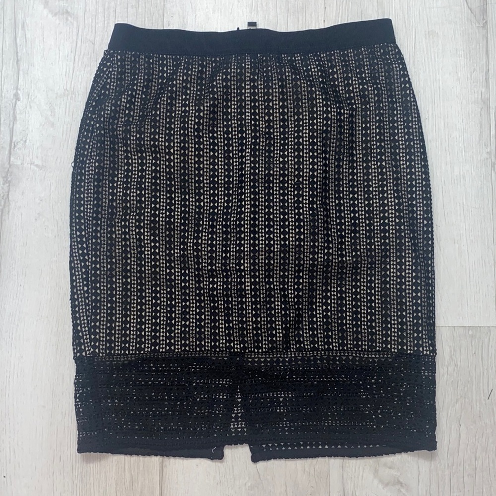 Black and nude knee length Ann Taylor skirt size 10